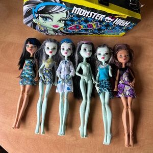 Monster High Doll Bundle with Carrying Case